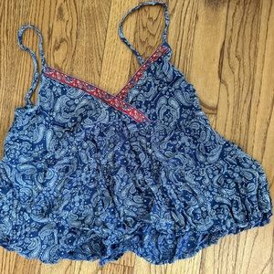 Very flowy and cropped